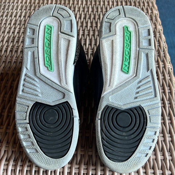 Kids Air Jordan 3 Retro Size 3.5Y Black/Green - Picture 4 of 9